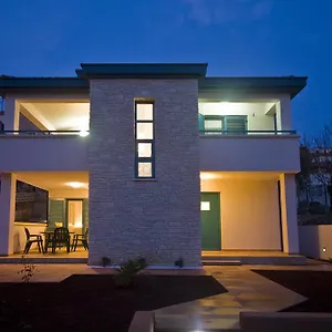And Dama Apartment
